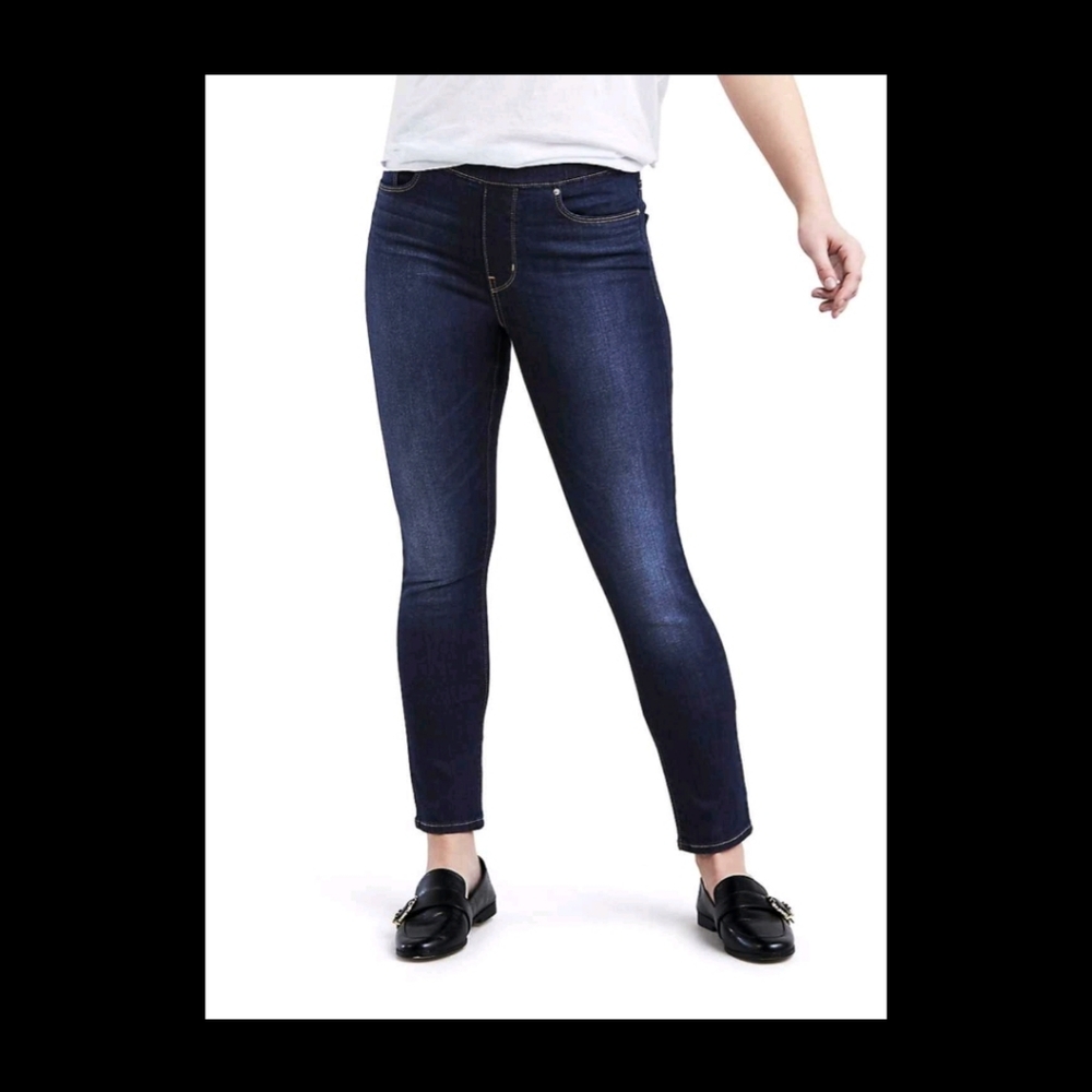 New with tags Levi Strauss pull on skinny jeans